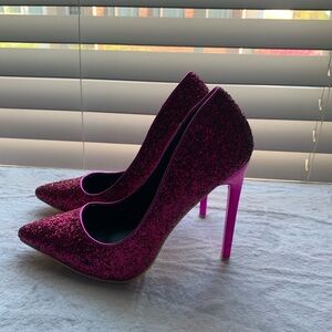 New in box Mackin J fuschia sparkle pumps size 5.5